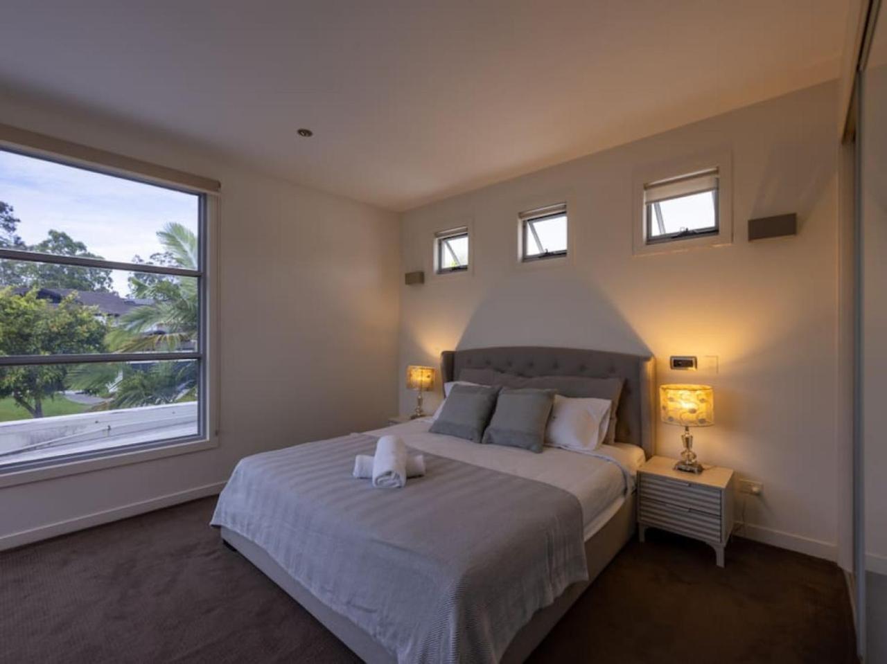 Holiday home Luxurious 6br Retreat Wpool Port Biggerawaters Gold Coast