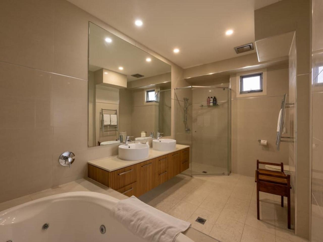 Holiday home Luxurious 6br Retreat Wpool Port Biggerawaters Gold Coast