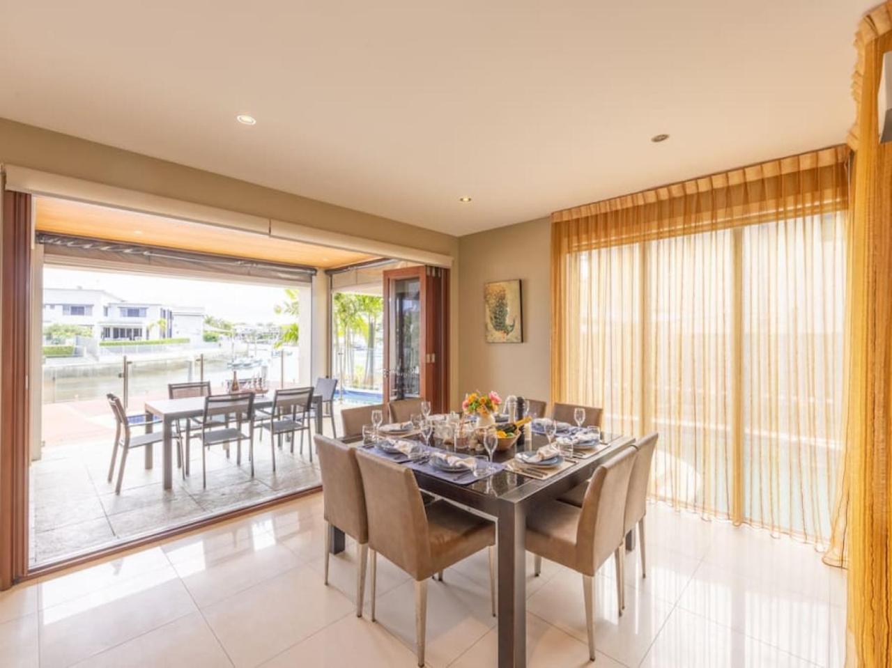 Holiday home Luxurious 6br Retreat Wpool Port Biggerawaters Gold Coast