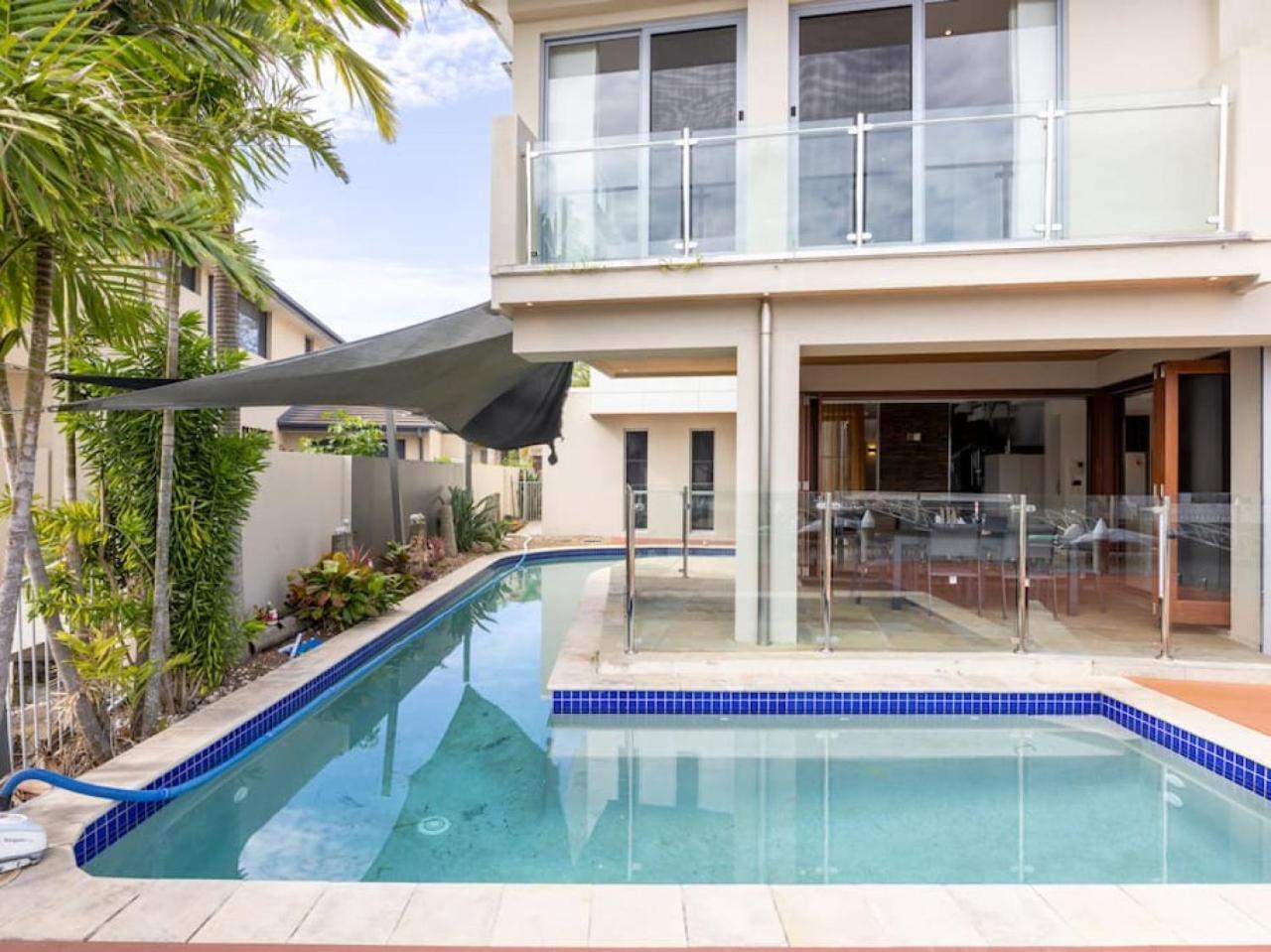 Holiday home Luxurious 6br Retreat Wpool Port Biggerawaters Gold Coast